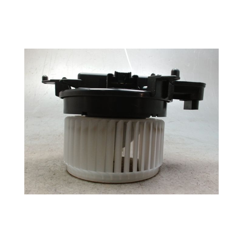 MOTEUR VENTILATEUR CHAUFFAGE TOYOTA YARIS CRO