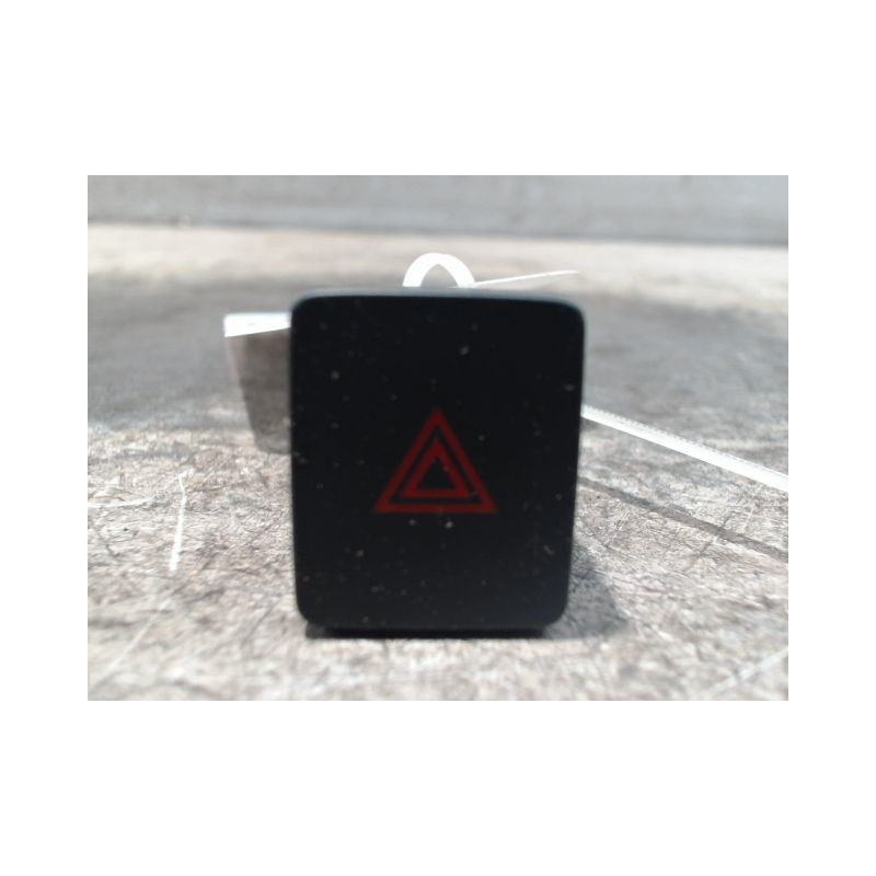 BOUTON DE WARNING NISSAN NOTE