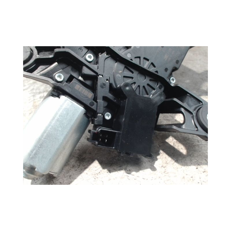 MOTEUR ESSUIE-GLACE ARRIERE TOYOTA YARIS 2005-