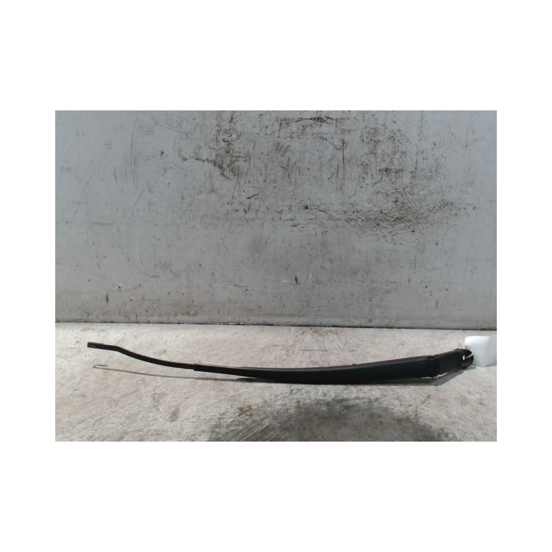 BRAS ESSUIE-GLACE AVANT DROIT TOYOTA YARIS 2005-
