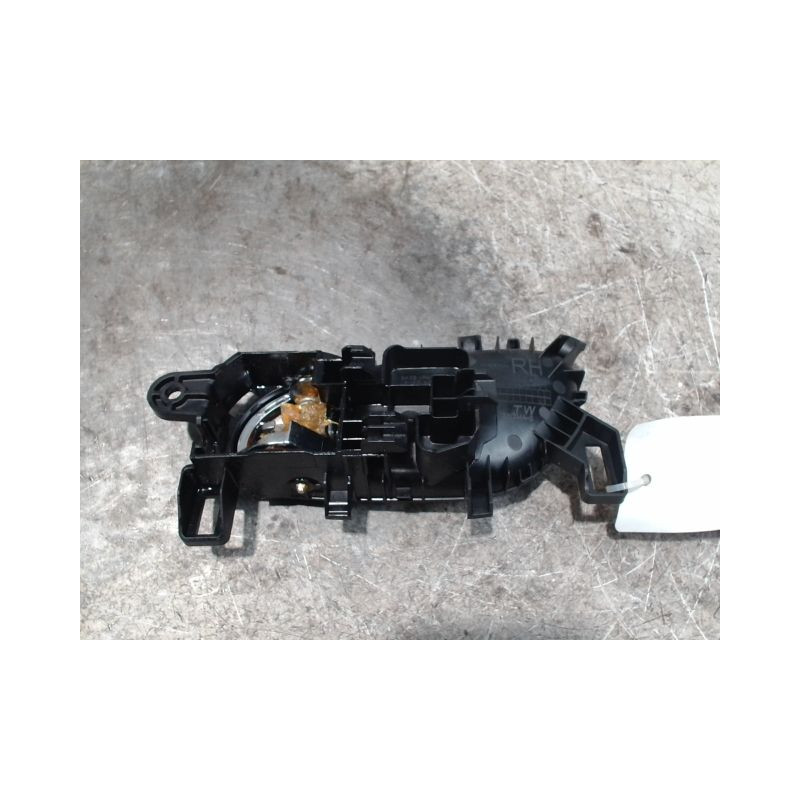 POIGNEE INTERIEURE PORTE AVANT DROIT NISSAN QHASQAI 2007-