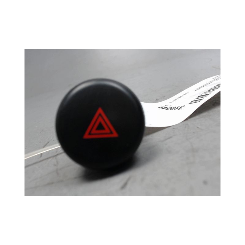 BOUTON DE WARNING NISSAN JUKE