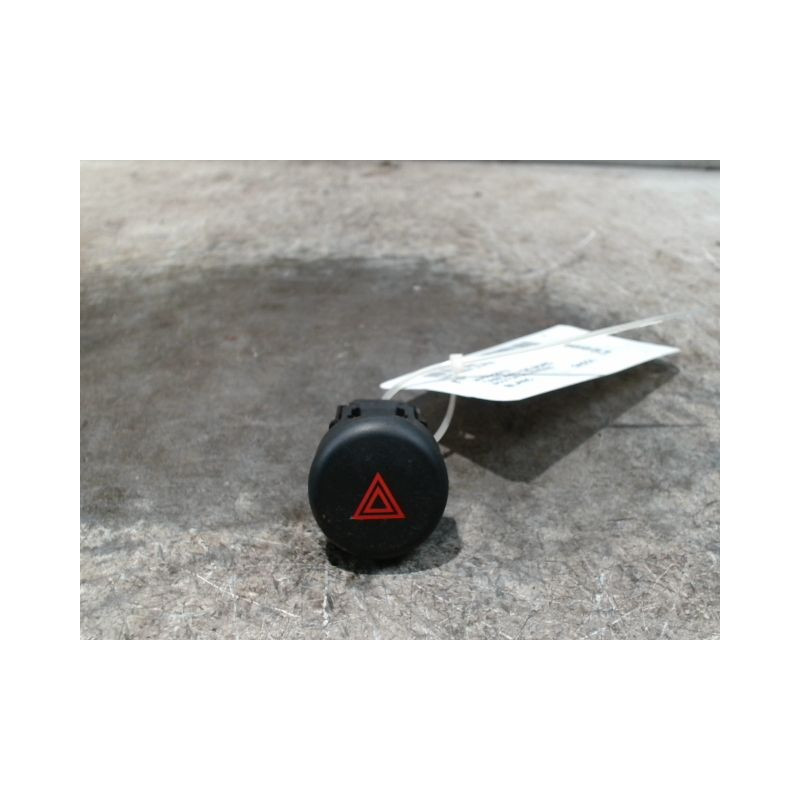 BOUTON DE WARNING NISSAN JUKE