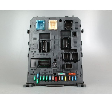 PLATINE FUSIBLE AV