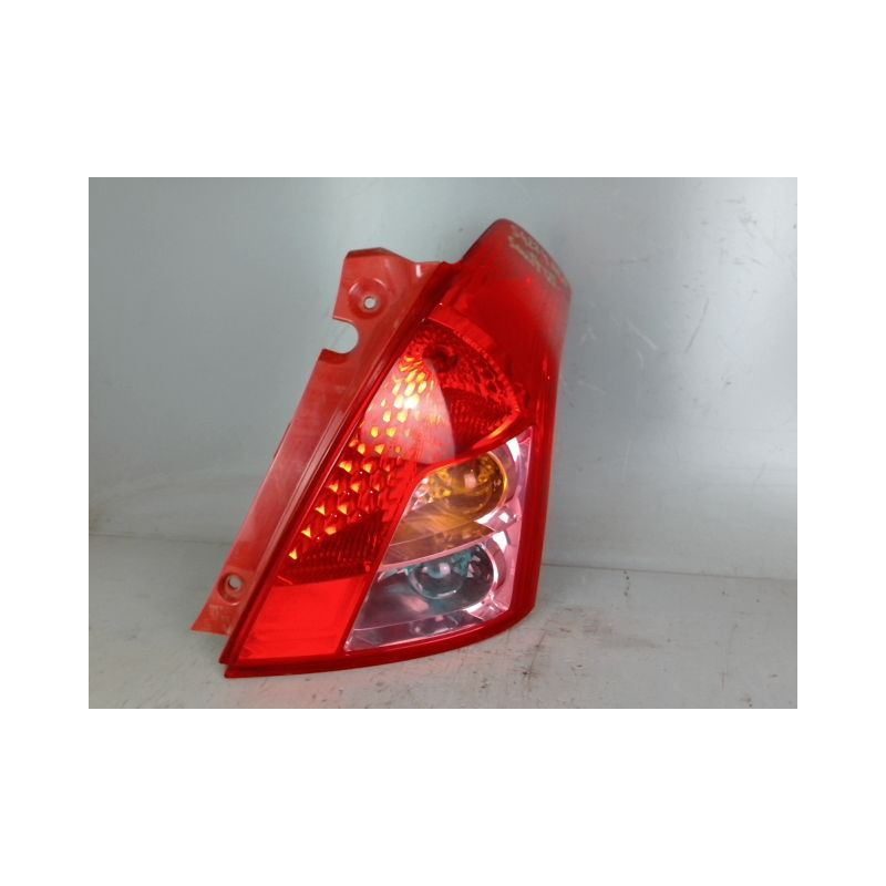 FEU ARRIERE DROIT SUZUKI SWIFT