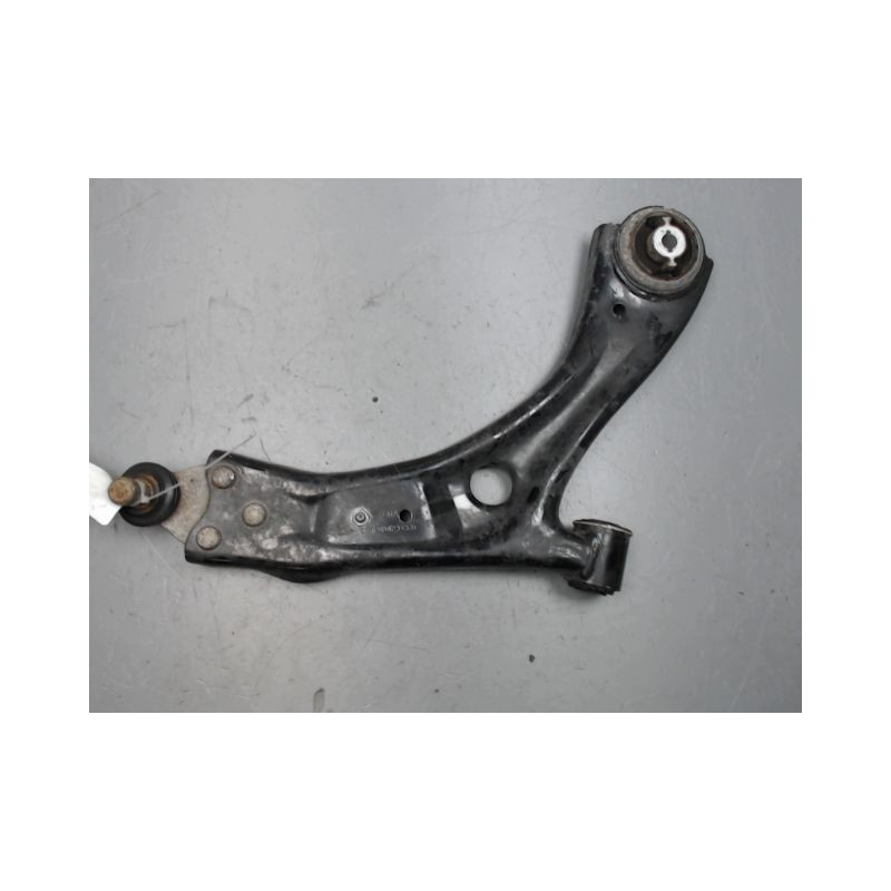 TRIANGLE INFERIEUR AVANT DROIT FORD FOCUS