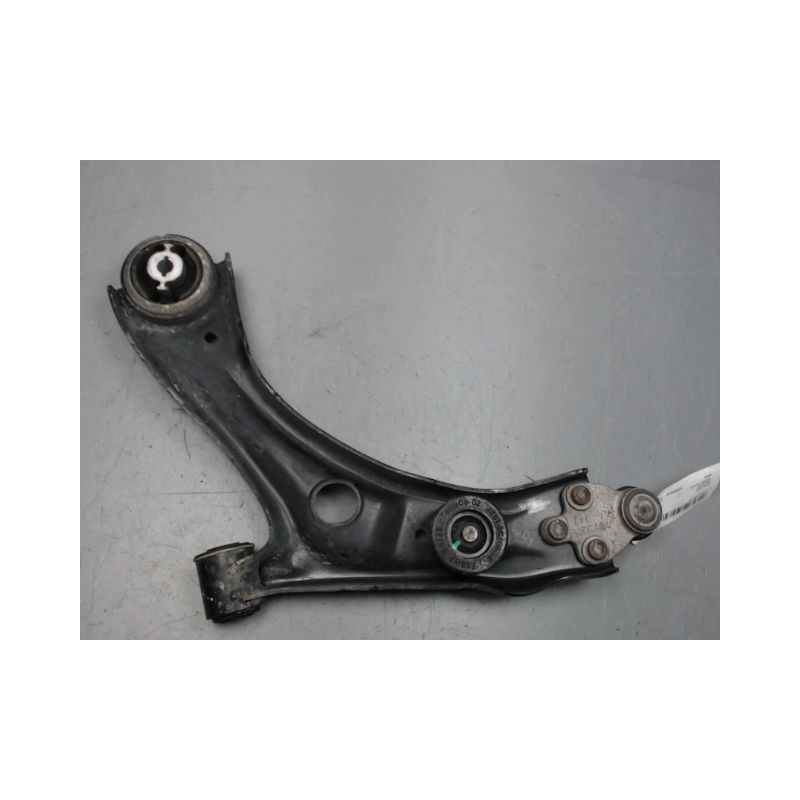 TRIANGLE INFERIEUR AVANT DROIT FORD FOCUS