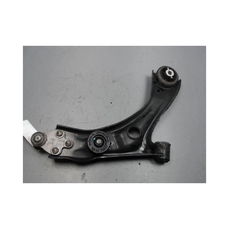 TRIANGLE INFERIEUR AVANT GAUCHE FORD FOCUS