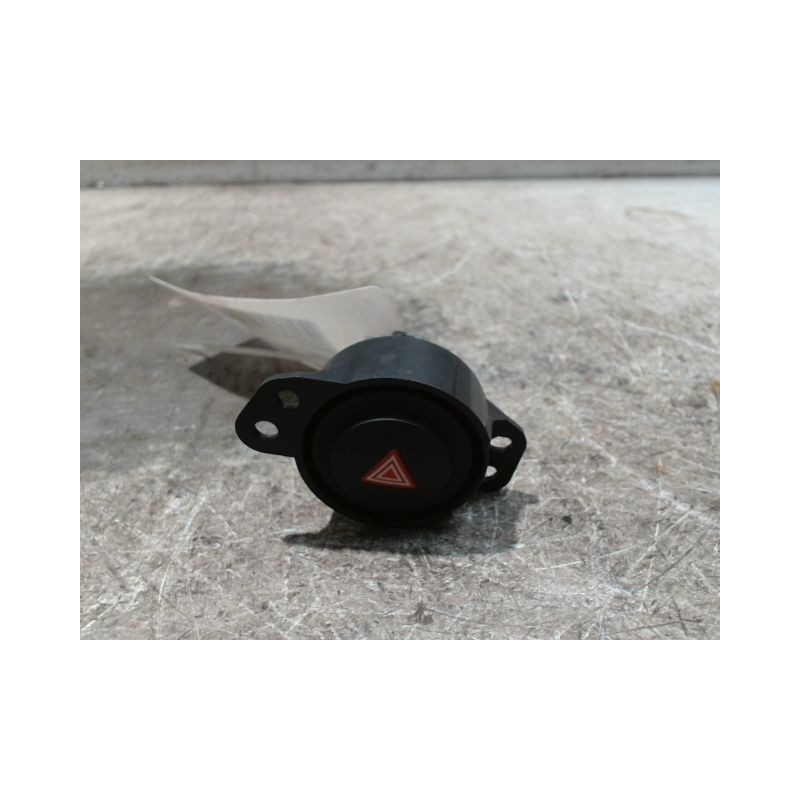 BOUTON DE WARNING TOYOTA AYGO 5P
