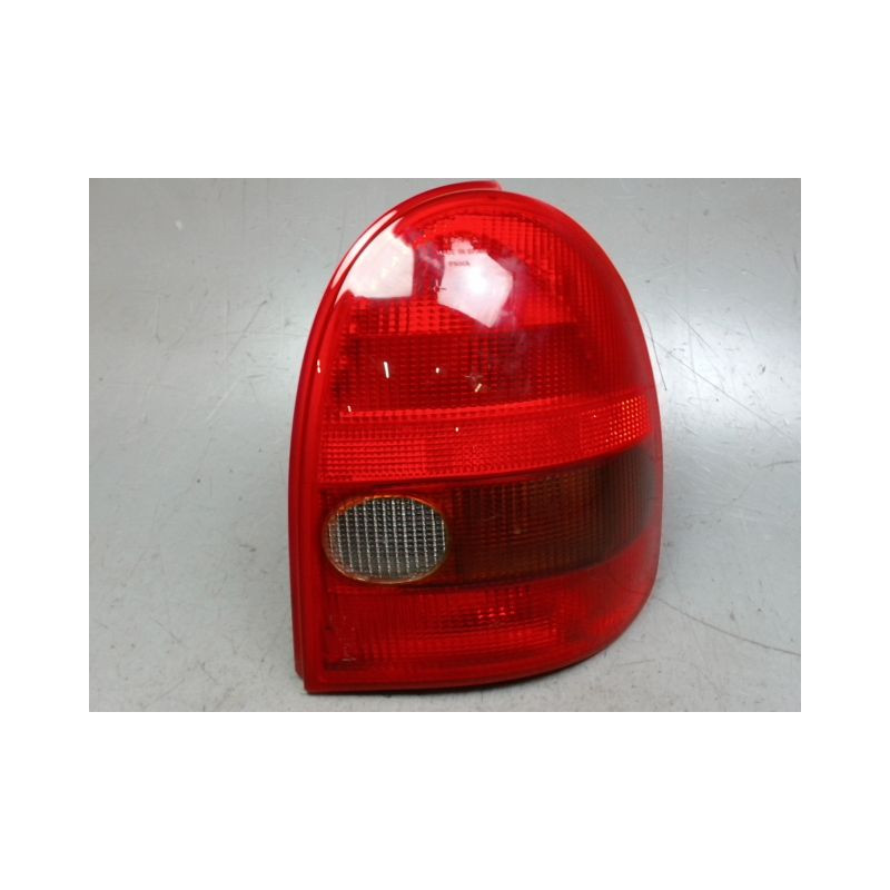 FEU ARRIERE DROIT OPEL CORSA 97-2000