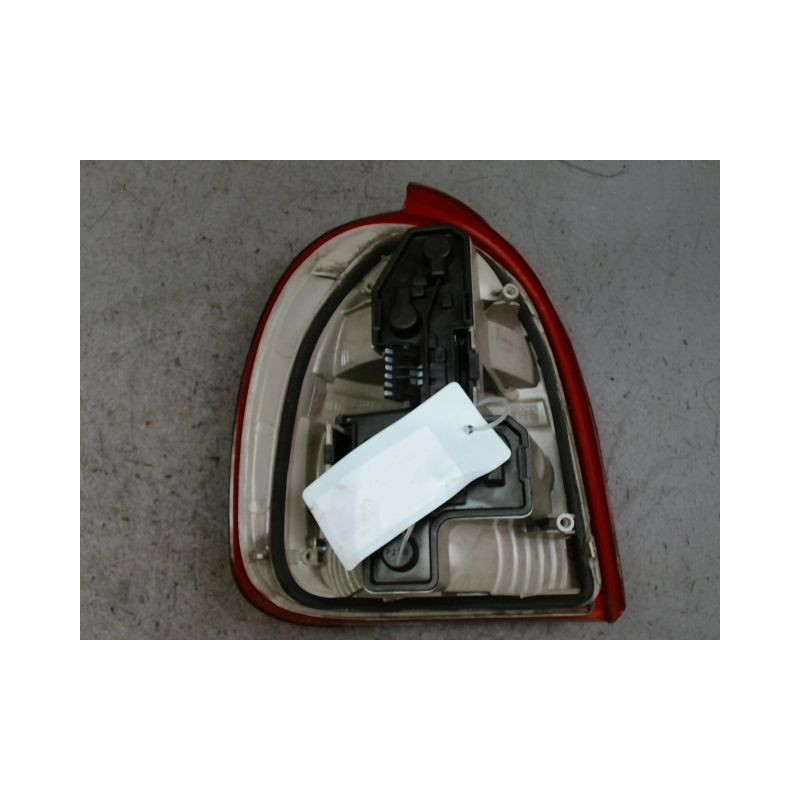 FEU ARRIERE DROIT OPEL CORSA 97-2000