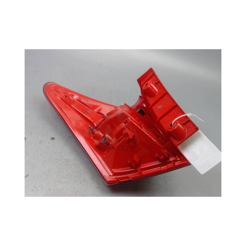 FEU ARRIERE DROIT TOYOTA AURIS 2010-