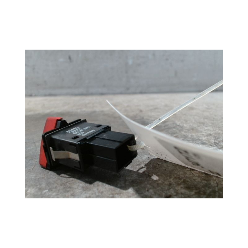 BOUTON DE WARNING AUDI A3 2003-
