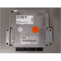 CALCULATEUR MOTEUR RENAULT TRAFIC
