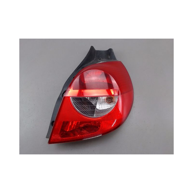 FEU ARRIERE DROIT RENAULT CLIO