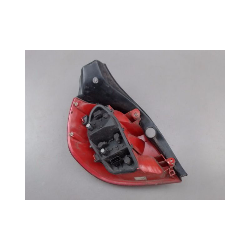 FEU ARRIERE DROIT RENAULT CLIO