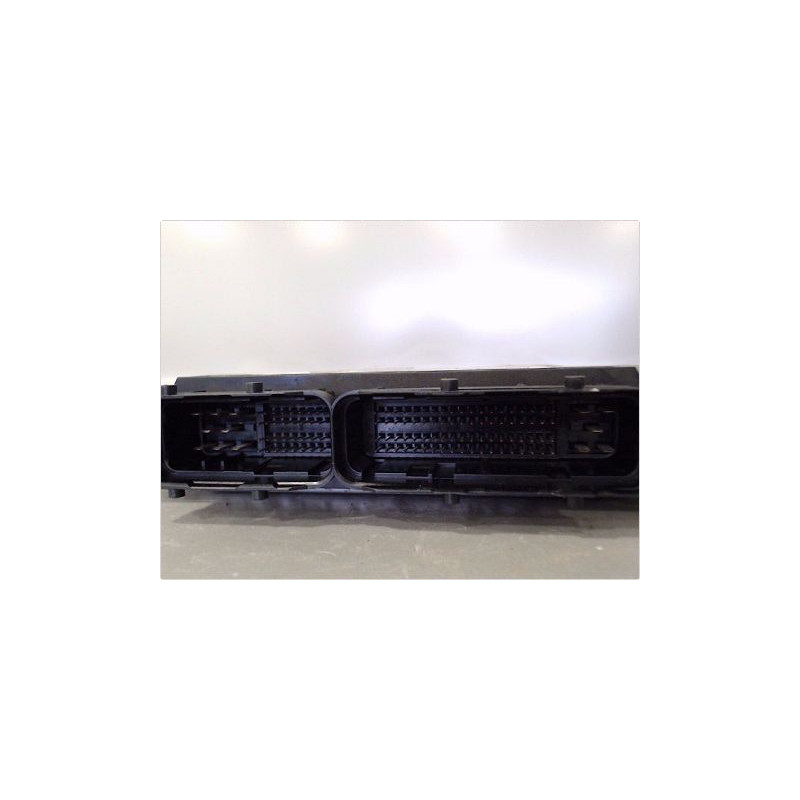 CALCULATEUR MOTEUR TOYOTA YARIS