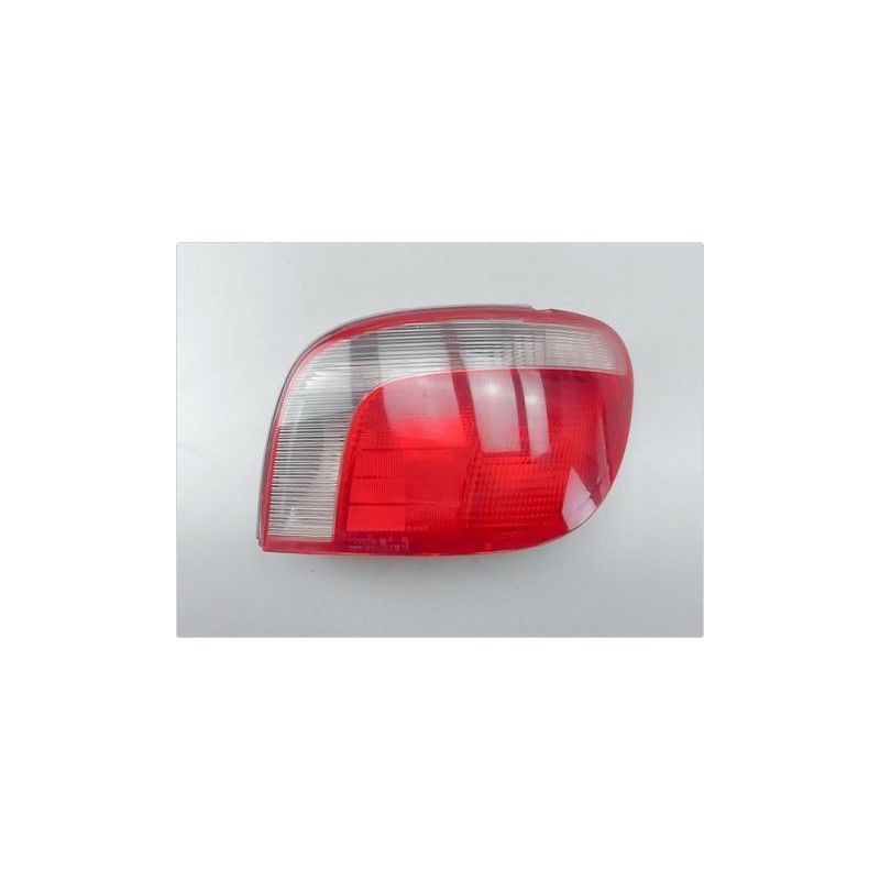 FEU ARRIERE DROIT TOYOTA YARIS