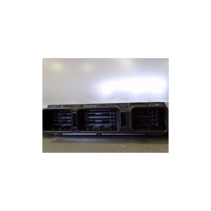 CALCULATEUR MOTEUR RENAULT TRAFIC