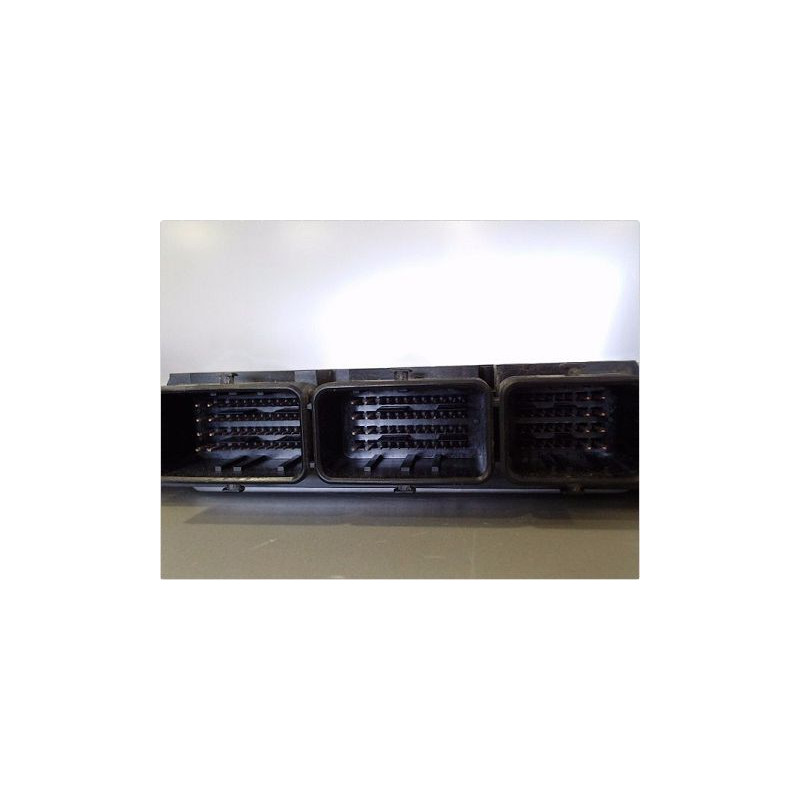 CALCULATEUR MOTEUR RENAULT TRAFIC