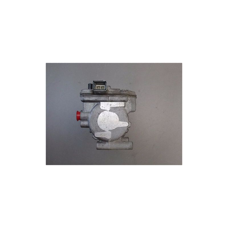 COMPRESSEUR AIR CONDITIONNE TOYOTA YARIS