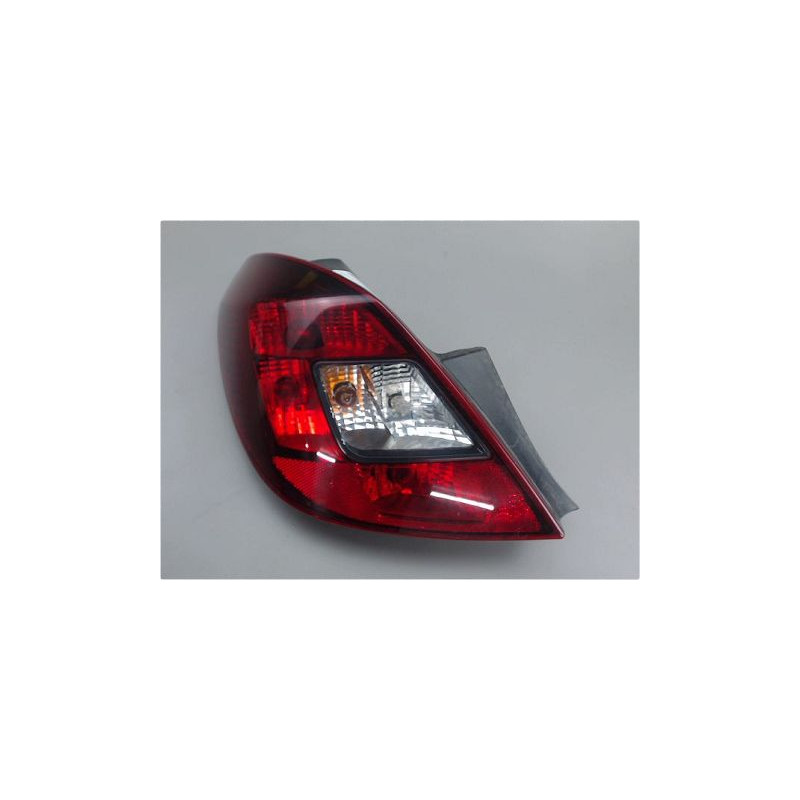 FEU ARRIERE GAUCHE  OPEL CORSA