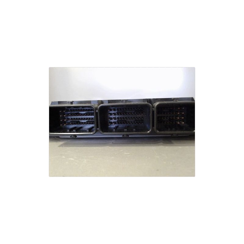 CALCULATEUR MOTEUR RENAULT TRAFIC