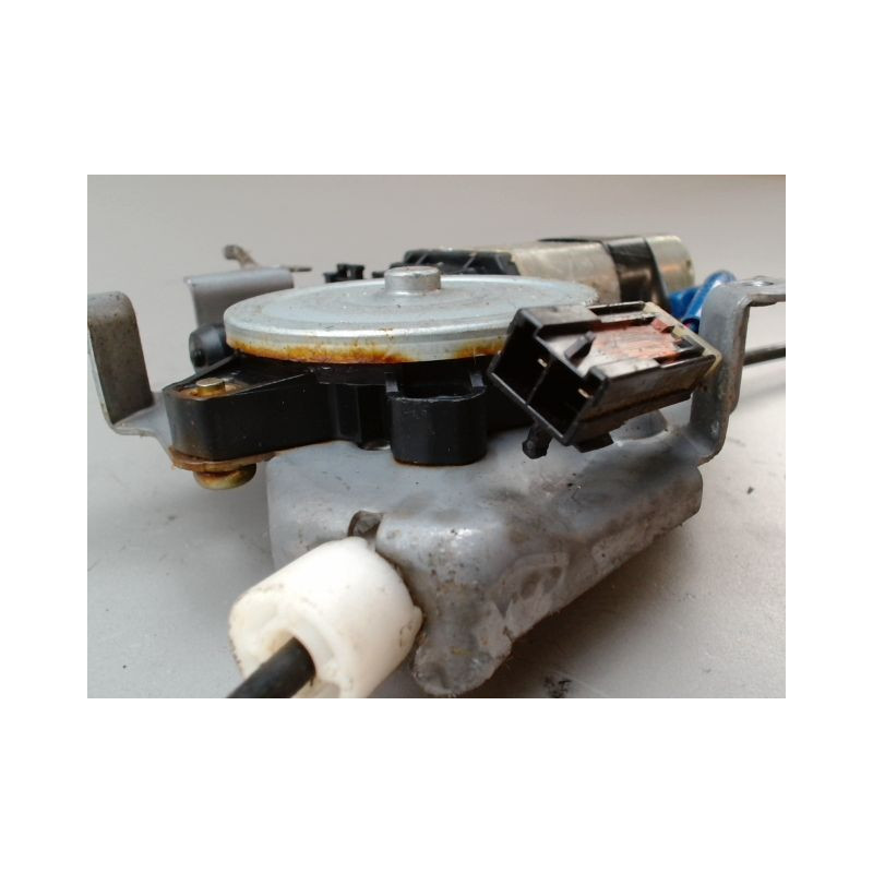 MECANISME LEVE-GLACE AVANT DROIT NISSAN KING-CAB