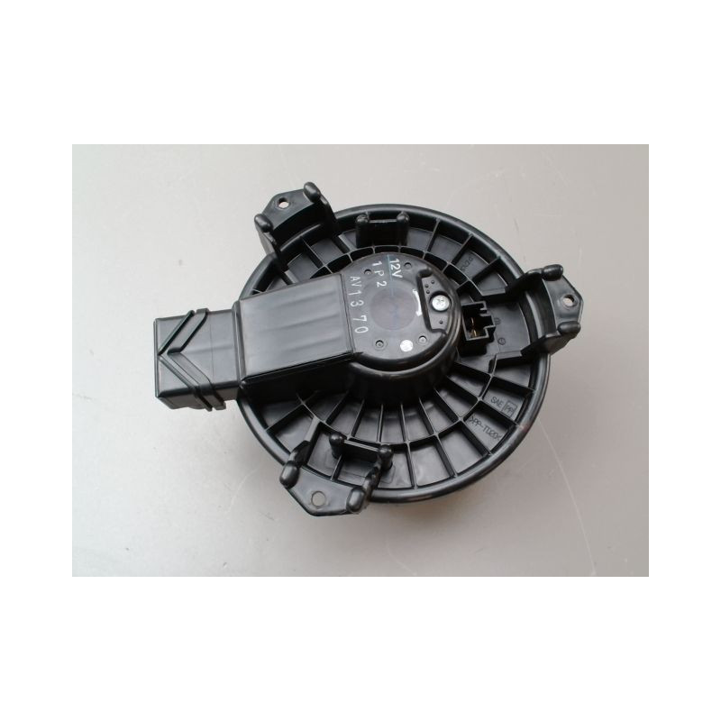 MOTEUR VENTILATEUR CHAUFFAGE TOYOTA YARIS