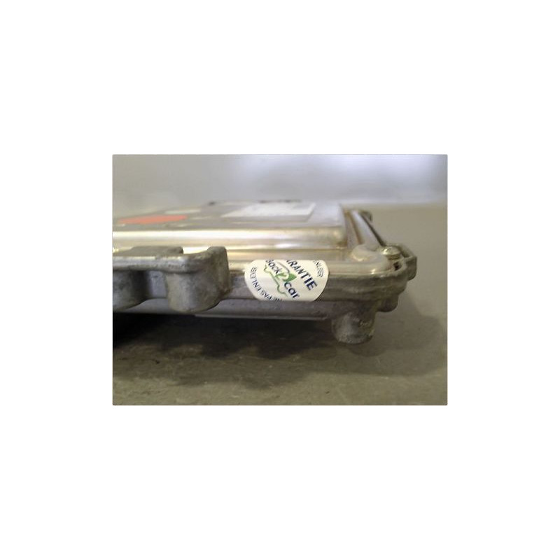 CALCULATEUR MOTEUR RENAULT TRAFIC