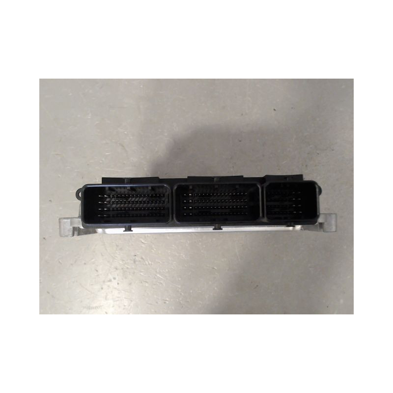 CALCULATEUR MOTEUR RENAULT CLIO