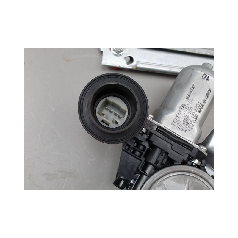 MECANISME LEVE-GLACE AVANT DROIT TOYOTA YARIS