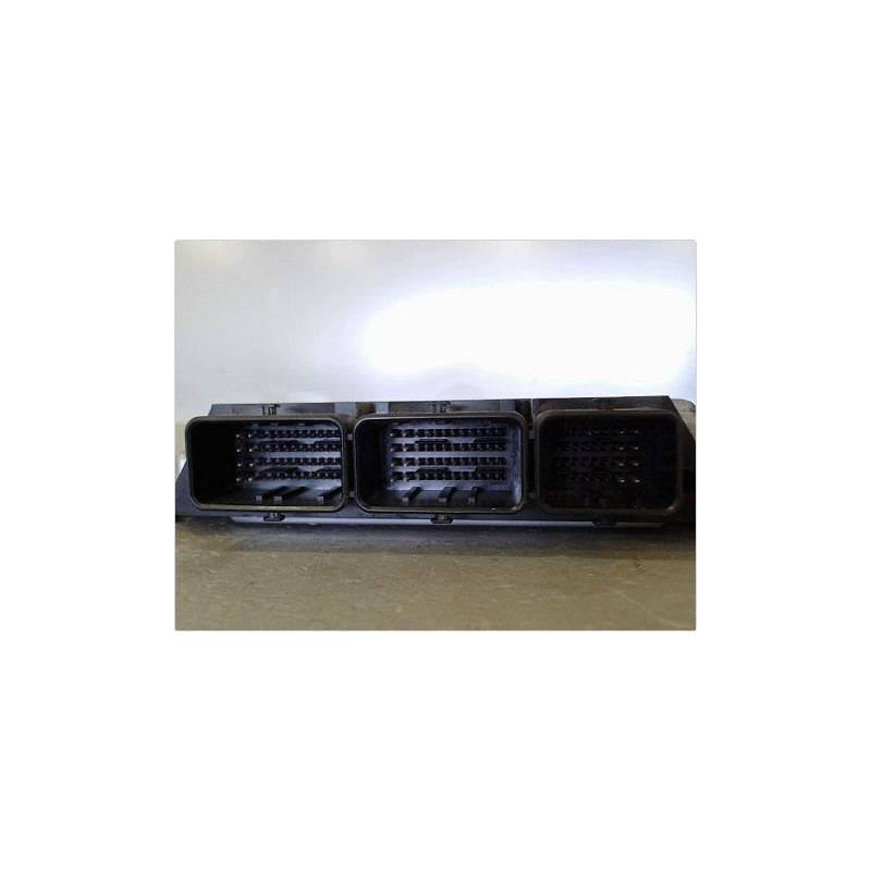 CALCULATEUR MOTEUR RENAULT TRAFIC