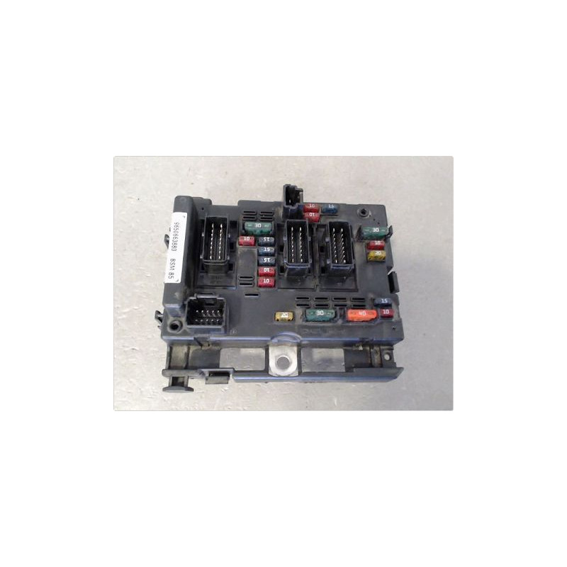 BOITE A FUSIBLES PEUGEOT 307