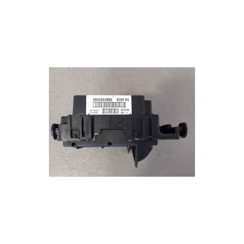 BOITE A FUSIBLES PEUGEOT 307