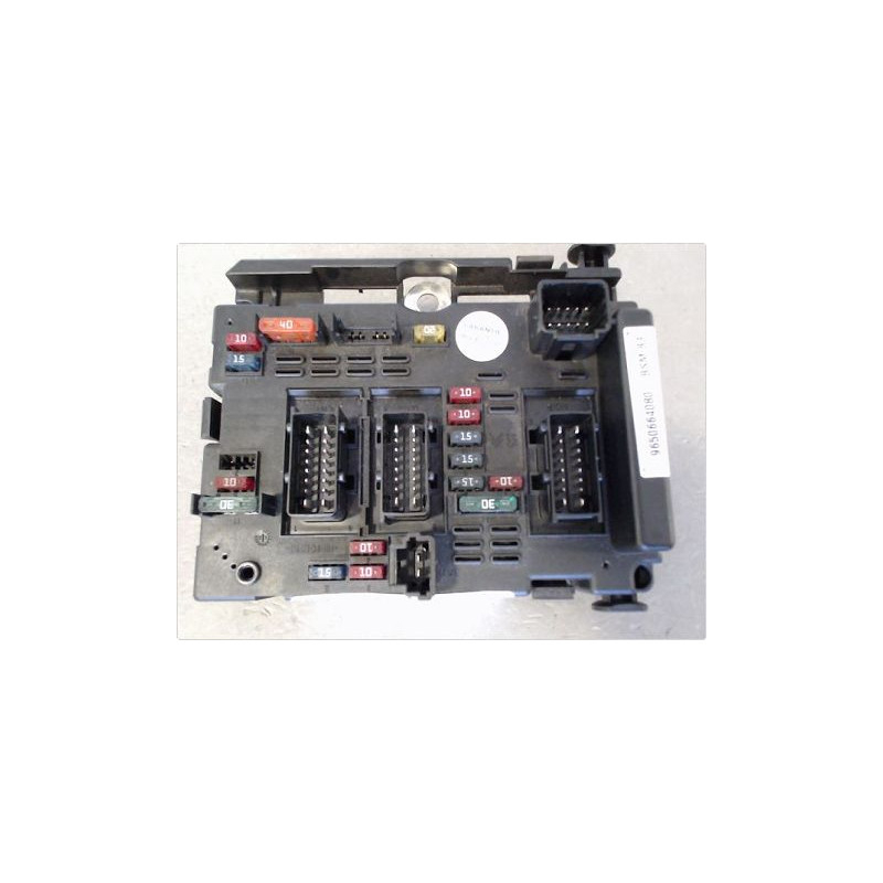 BOITE A FUSIBLES PEUGEOT 206