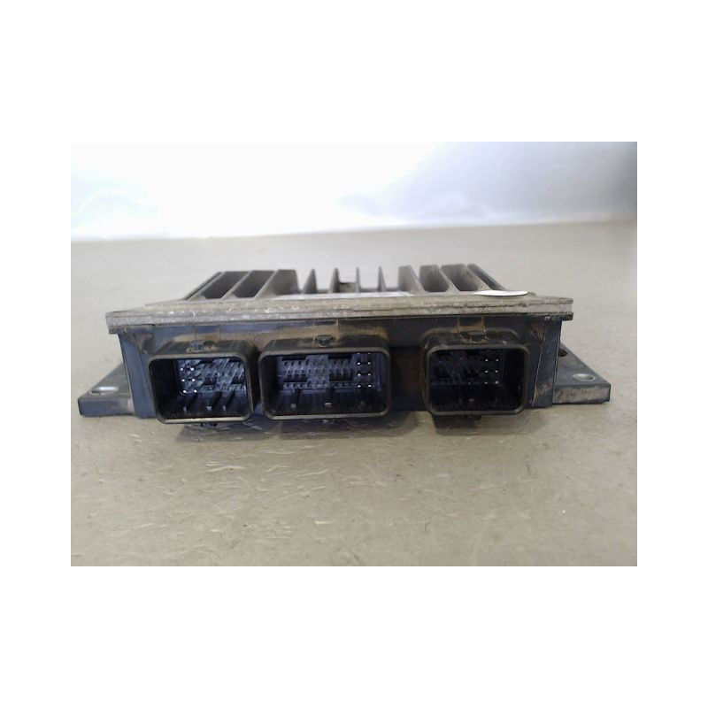 CALCULATEUR MOTEUR RENAULT CLIO