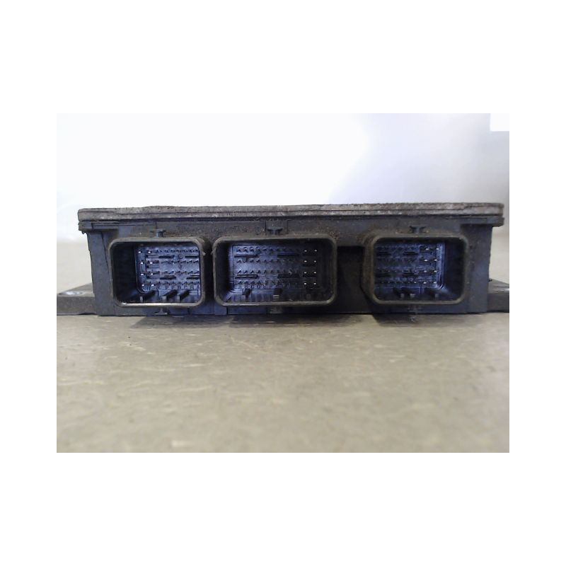 CALCULATEUR MOTEUR RENAULT CLIO