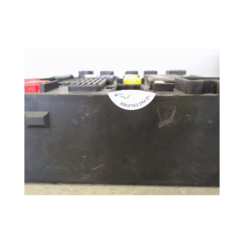 BOITE A FUSIBLES RENAULT MEGANE