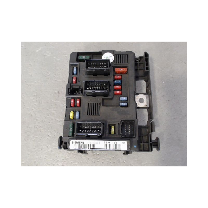 BOITE A FUSIBLES PEUGEOT 206