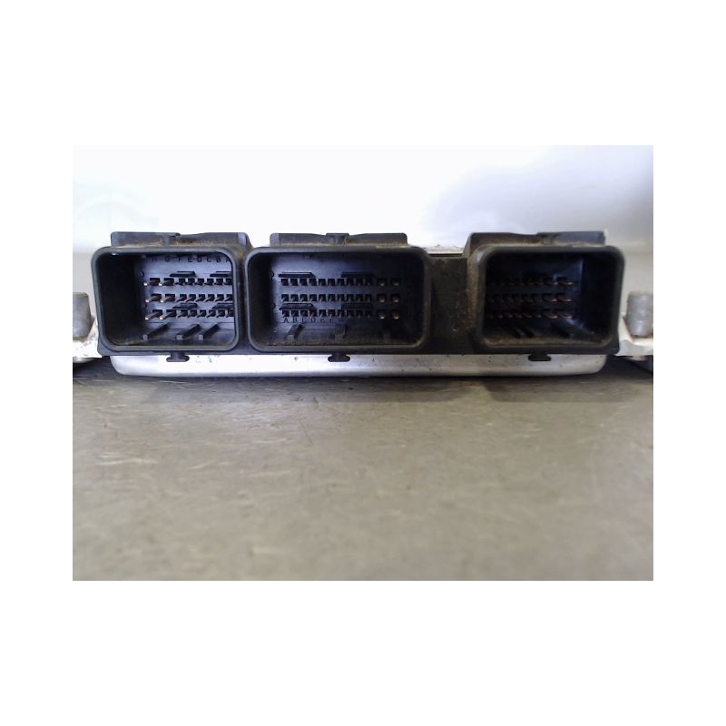 CALCULATEUR MOTEUR CITROEN SAXO