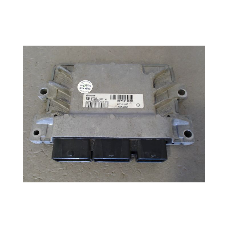 CALCULATEUR MOTEUR RENAULT CLIO