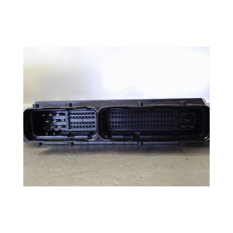 CALCULATEUR MOTEUR TOYOTA YARIS