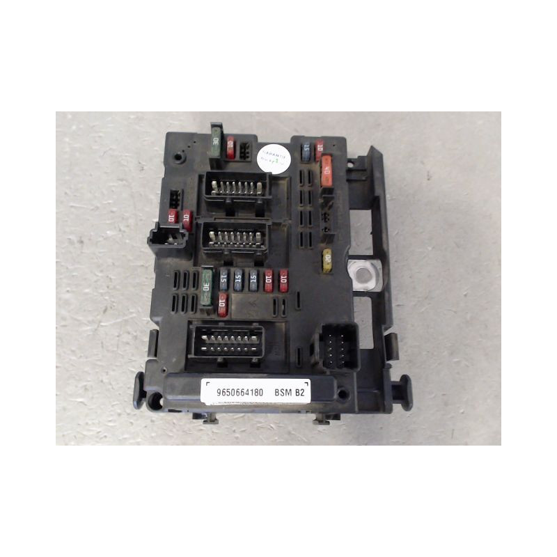 BOITE A FUSIBLES PEUGEOT 206
