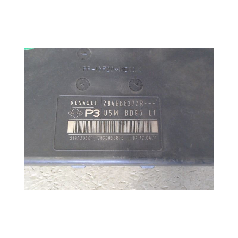BOITE A FUSIBLES RENAULT MEGANE