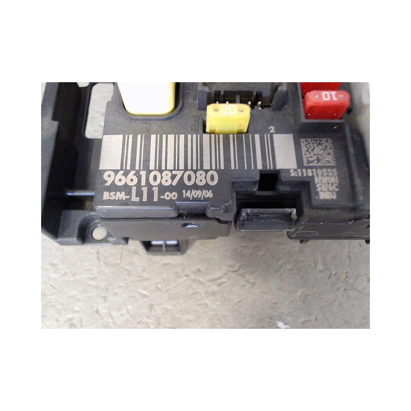 BOITE A FUSIBLES PEUGEOT 307
