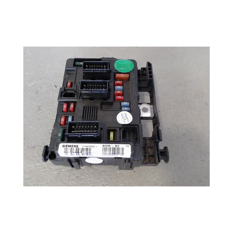 BOITE A FUSIBLES PEUGEOT 206