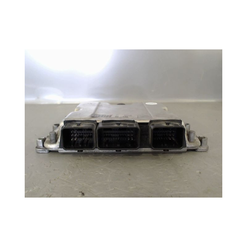 CALCULATEUR MOTEUR PEUGEOT 206