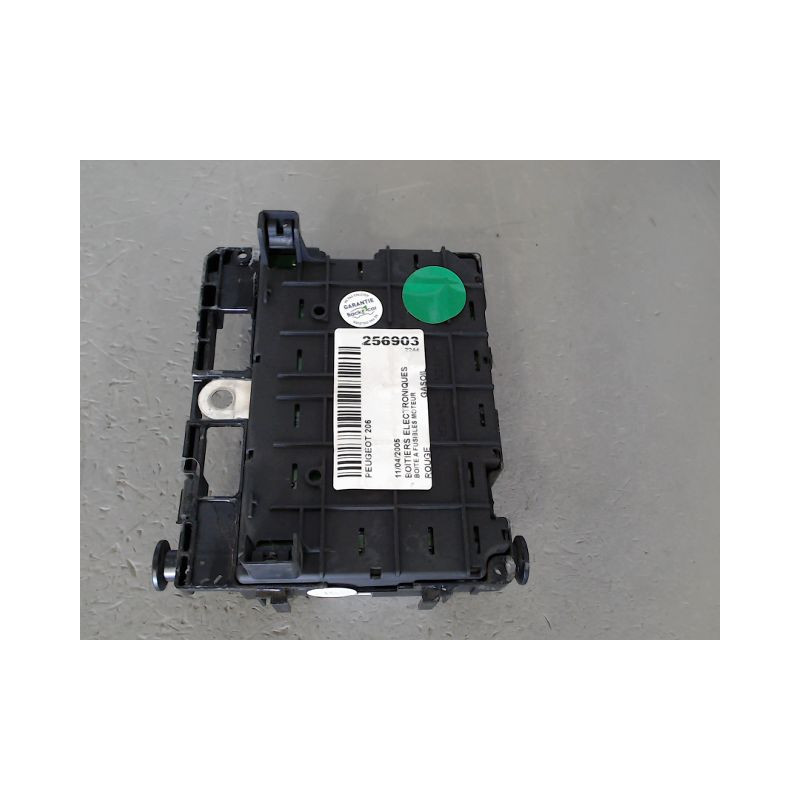 BOITE A FUSIBLES PEUGEOT 206