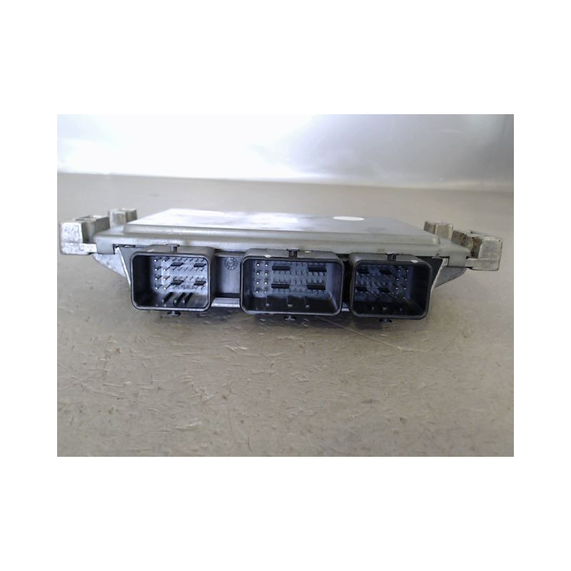 CALCULATEUR MOTEUR RENAULT CLIO